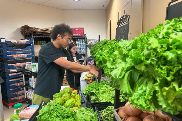 Fellow organizing produce at CSULA Food Pantry