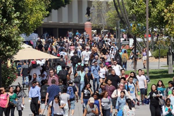 csula main walkway